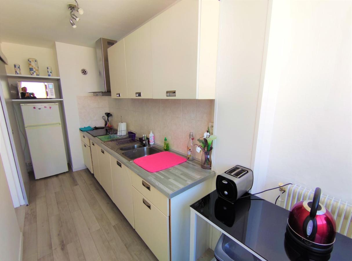 6 Appartements Et 4 Adresses A Mi-Chemin Entre Le Vieux Port Et L Ile De Re La Rochelle  Exterior foto