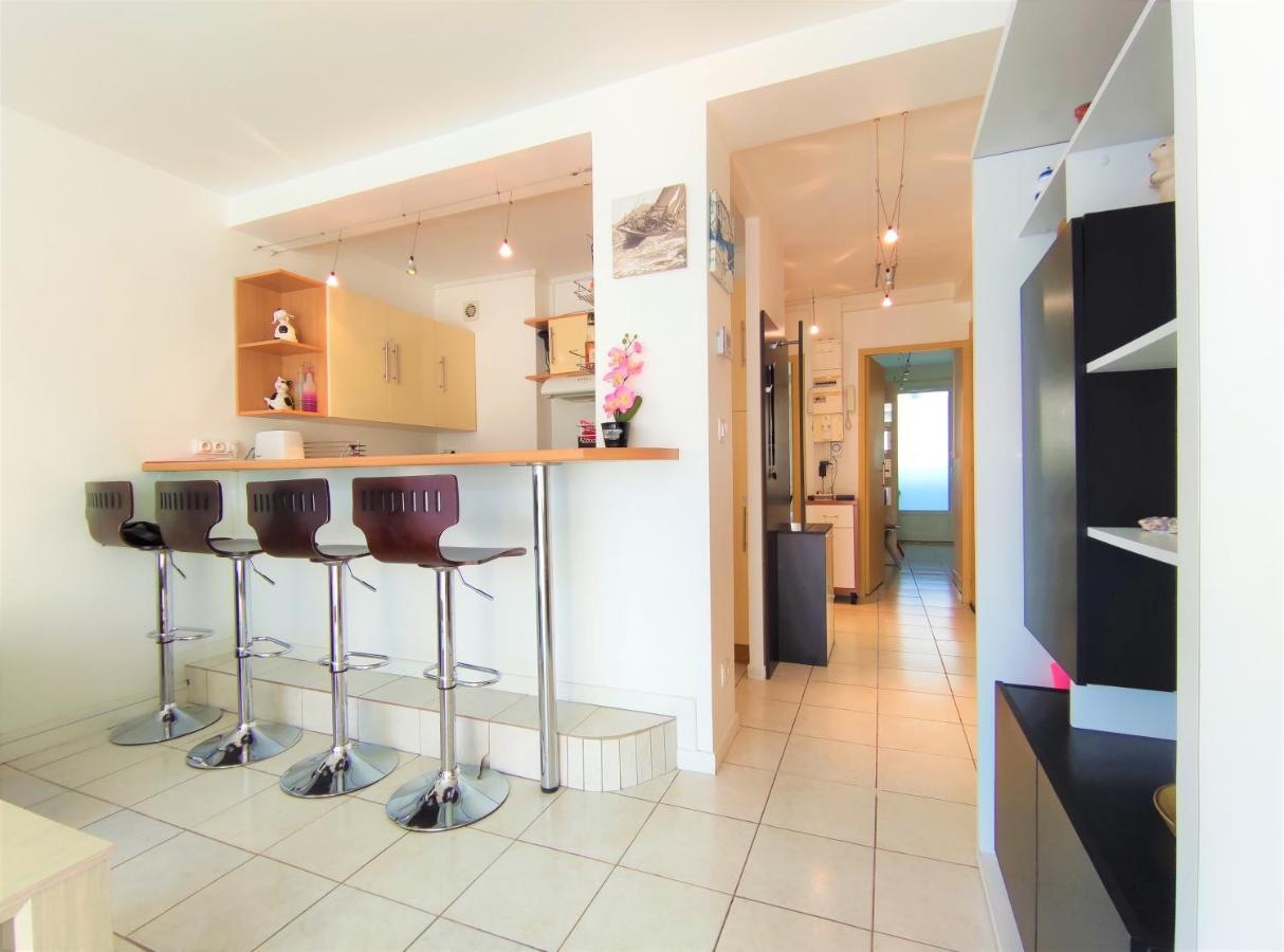 6 Appartements Et 4 Adresses A Mi-Chemin Entre Le Vieux Port Et L Ile De Re La Rochelle  Exterior foto